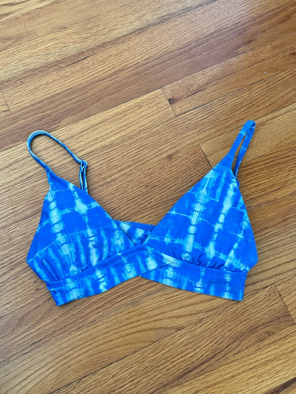 aerie Blue Tie-Dye Triangle
Bikini Top, size small